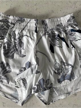 Athleta White Floral-Print Athletic Shorts